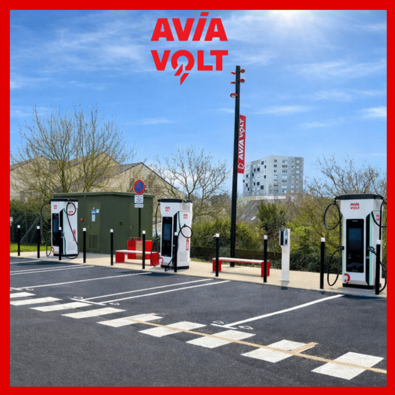 AVIA Volt, 3 bornes de recharge 360 kW au 162, route de Rennes 44300 Nantes.